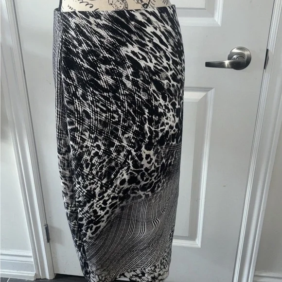Joseph Ribkoff Stretch Pattern Skirt Size 8 - Picture 5 of 7